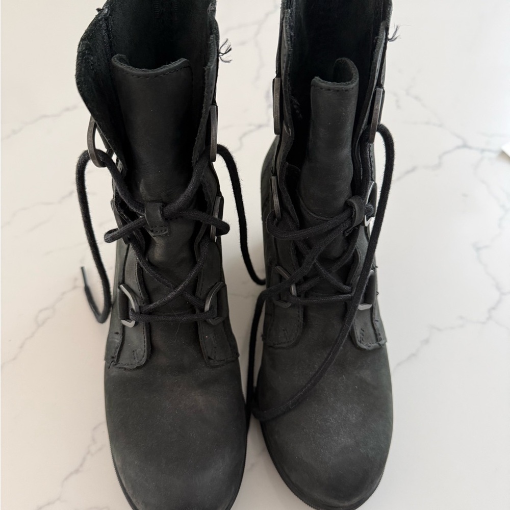 Sorrel Wedge Black Lace-Up Women's Boots - size 9.5